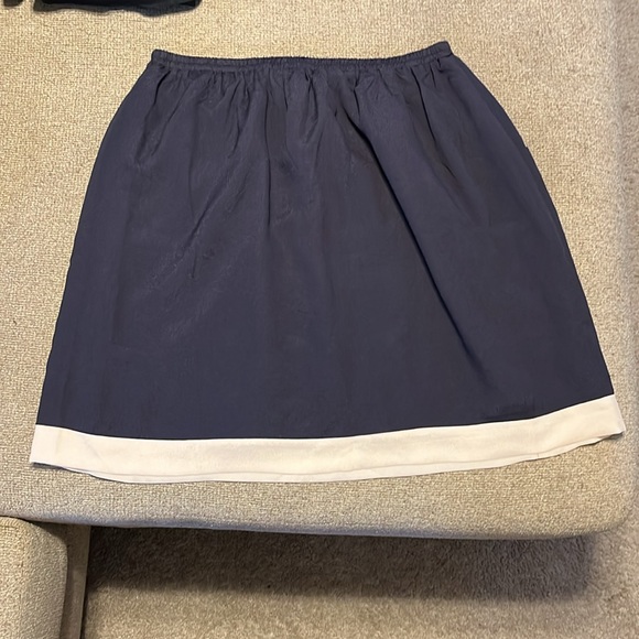 Navy skirt with cream birds and pockets - Picture 5 of 5